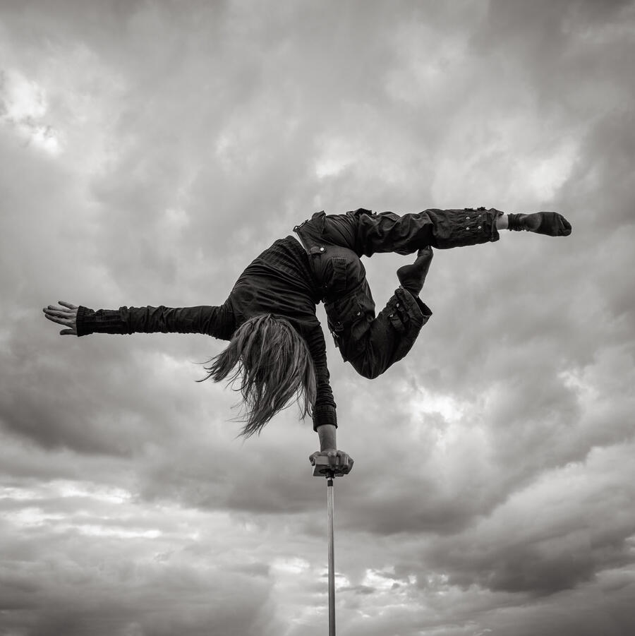 Tamzen Moulding handstand