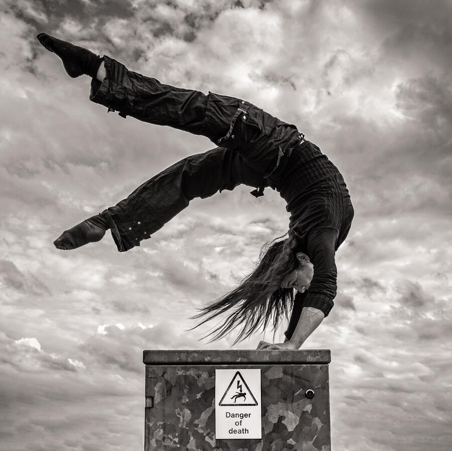 Tamzen Moulding handstand